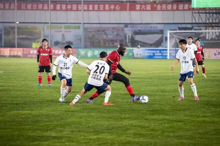 坐在男人嘴上让他添在线视频